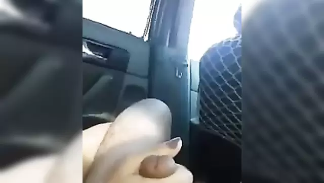 Girl masturbates Uzbek in the car